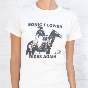 nwt sonic flower t-shirt